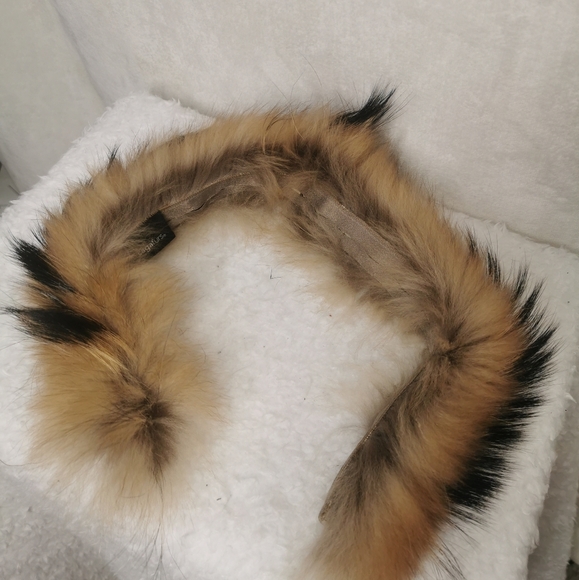 Fur hood or collar attachment - Picture 5 of 9